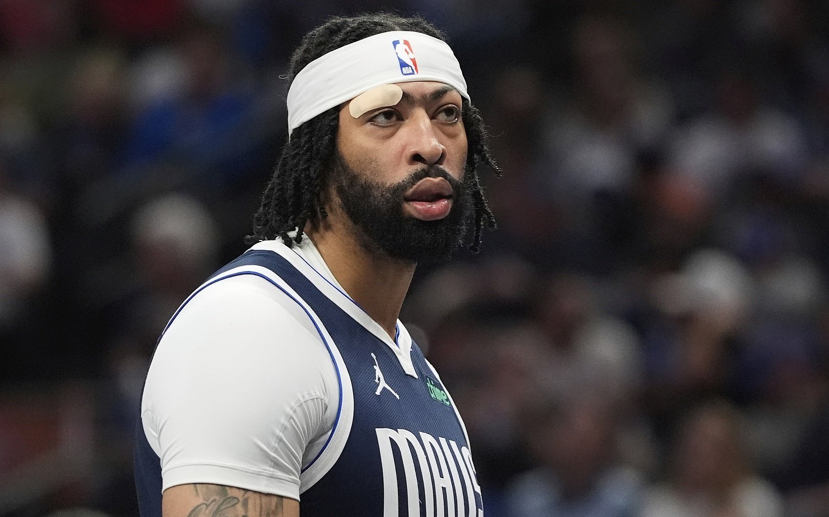 爱游戏体育登录入口关于浓眉哥在MAD比赛中绝杀，关键助攻引发热议！的信息