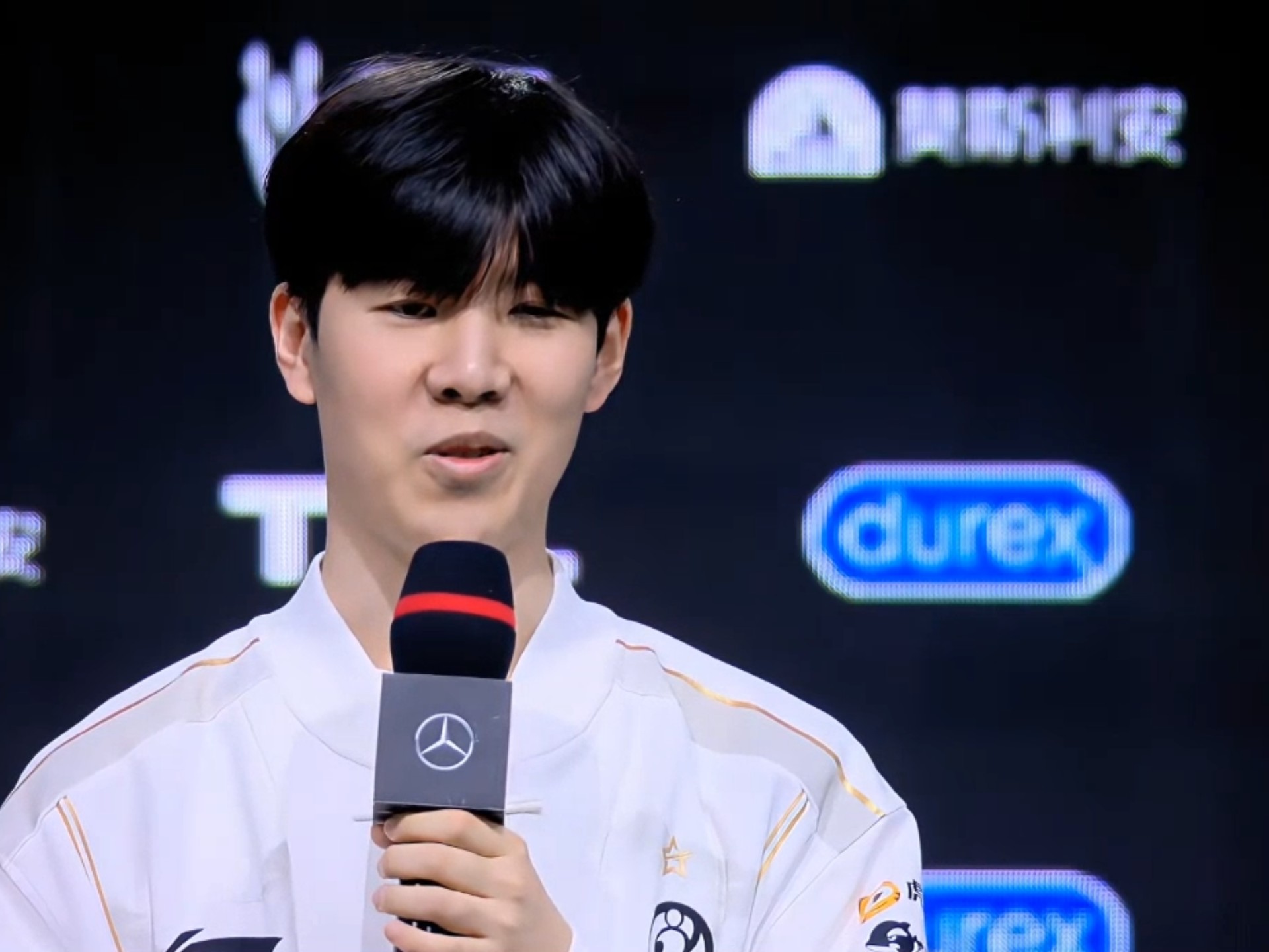 爱游戏TheShy回归赛场，比分优势明显首场状态亮眼，FPX观众沸腾！的简单介绍