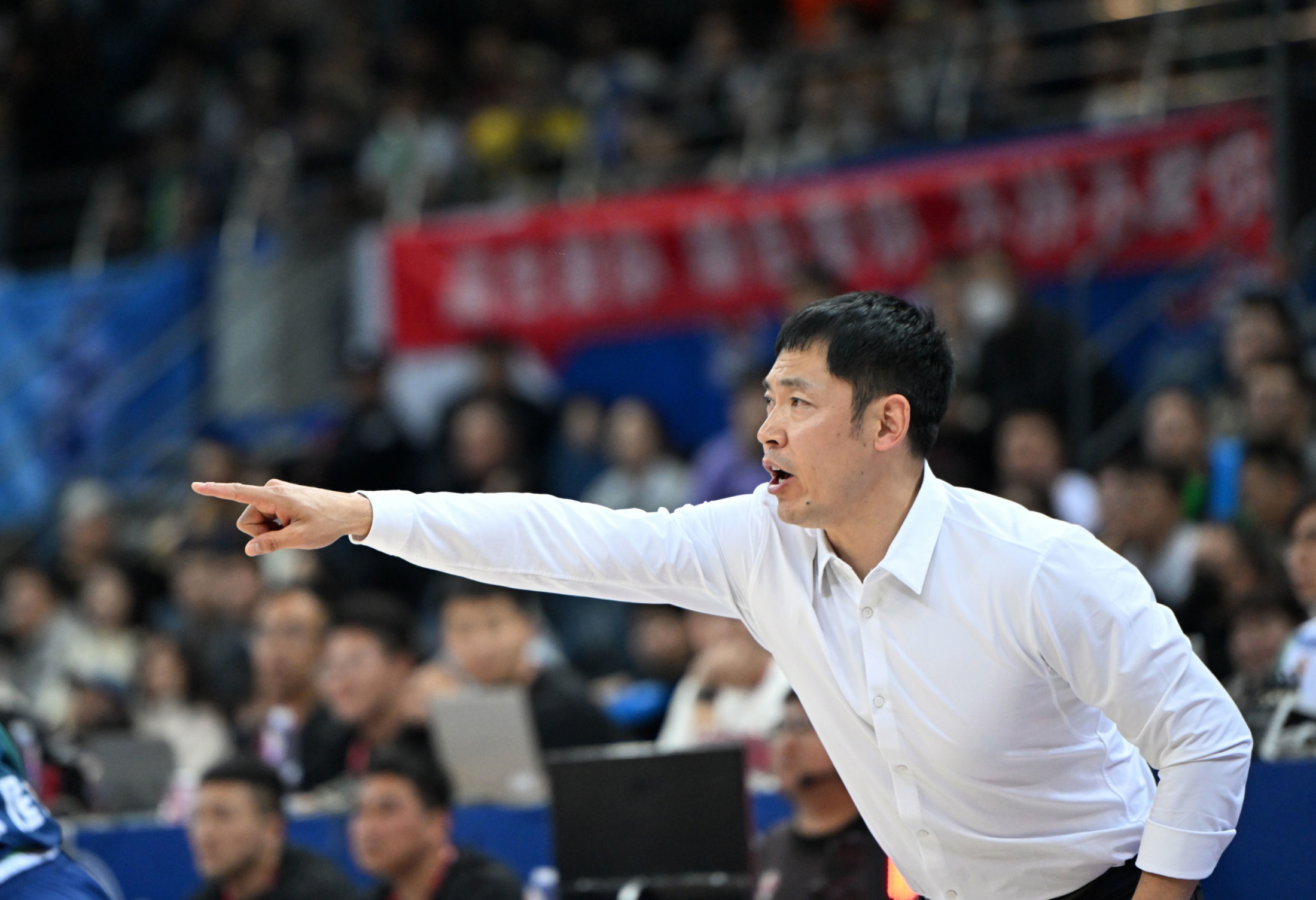 爱游戏体育全站北京首钢训练开放日，冲刺阶段防线松动引欢呼，NBA常规赛在即，资深球员宣示担当的简单介绍